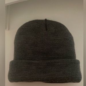 George grey thick material beanie